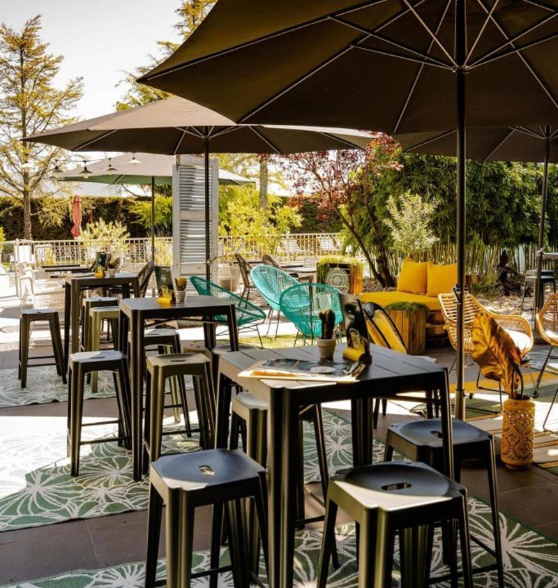 Le Safari Hotel Restaurant Carpentras Exterior photo
