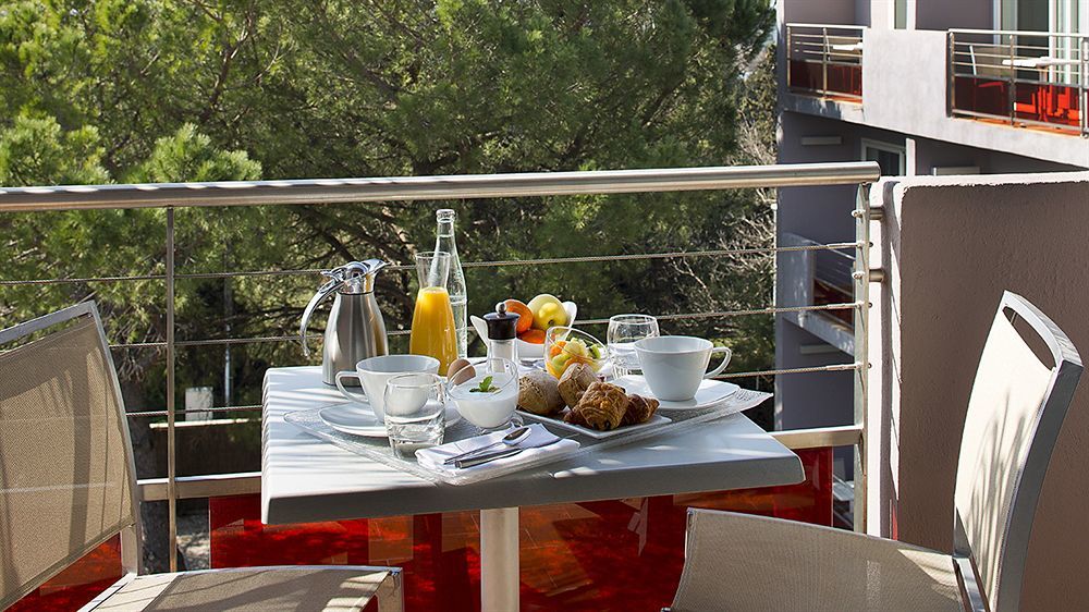 Le Safari Hotel Restaurant Carpentras Exterior photo