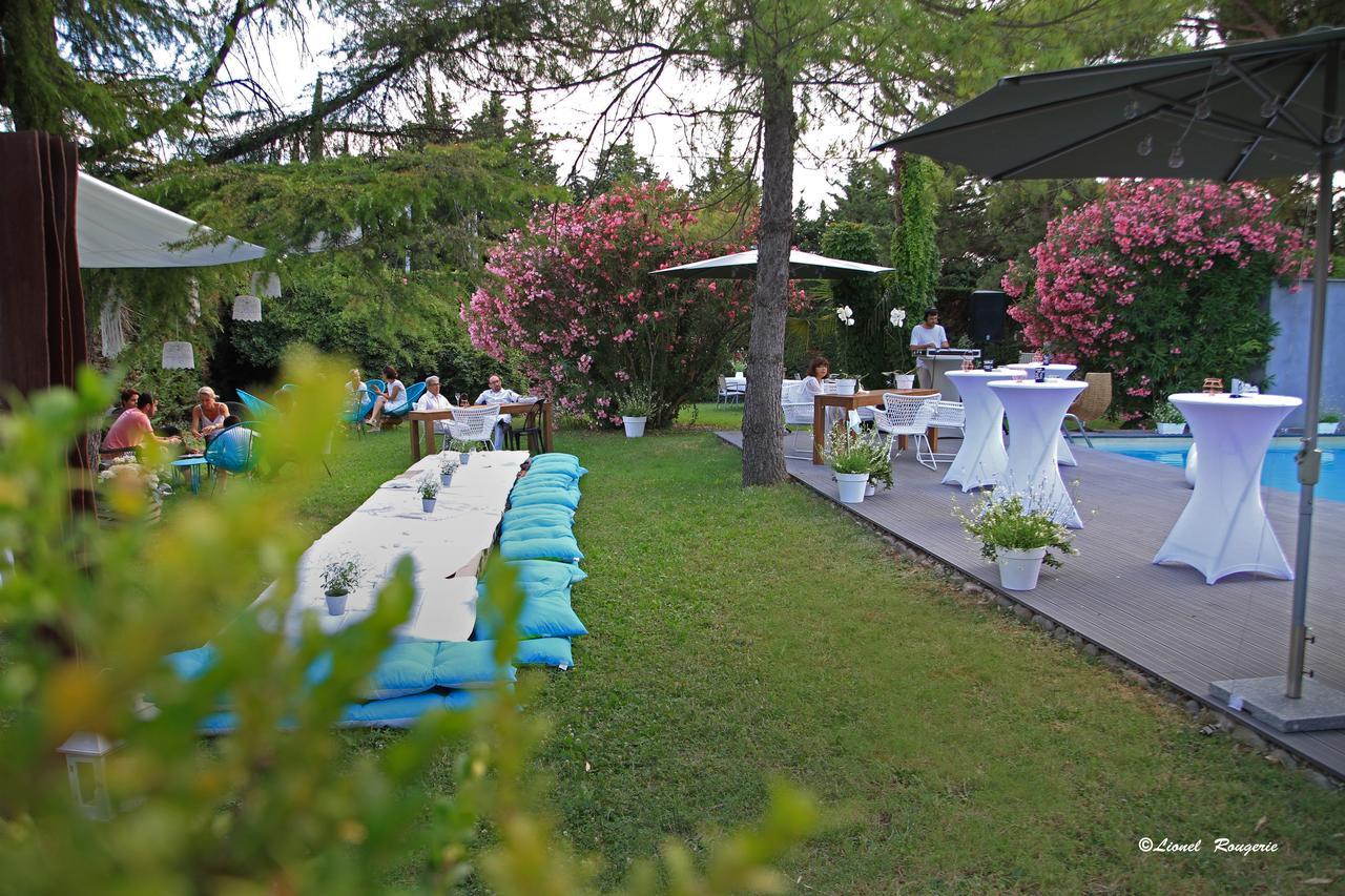 Le Safari Hotel Restaurant Carpentras Exterior photo