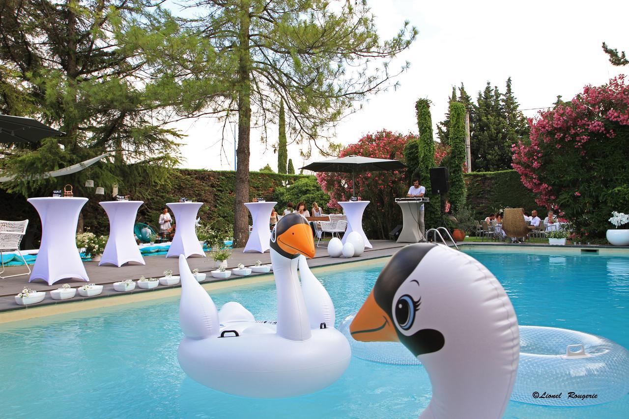 Le Safari Hotel Restaurant Carpentras Exterior photo