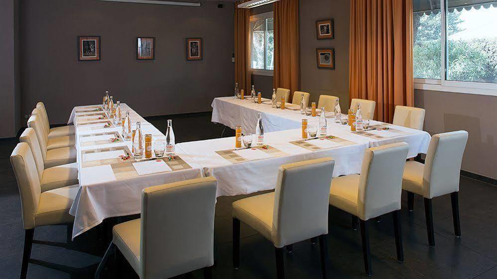 Le Safari Hotel Restaurant Carpentras Exterior photo